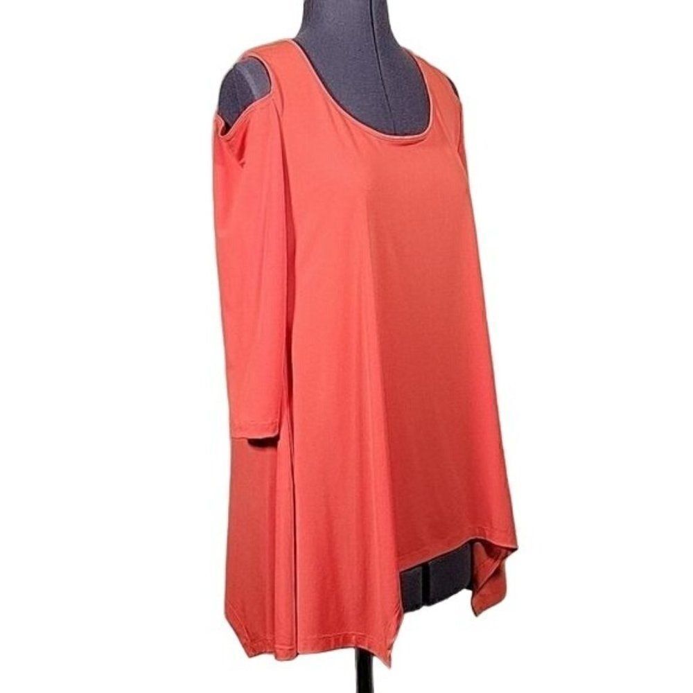 Fashque Studio Peek-a-Boo Shoulder Top Sz S
